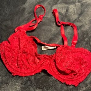 Victoria secrets red bra 34c